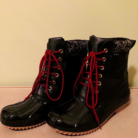 ☔️ ShoeDazzle Insulated Rain Boots - Picture 7 of 12